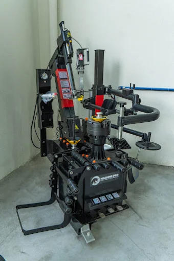 Montadora de pneus Machine Pro na BM Prime Motors